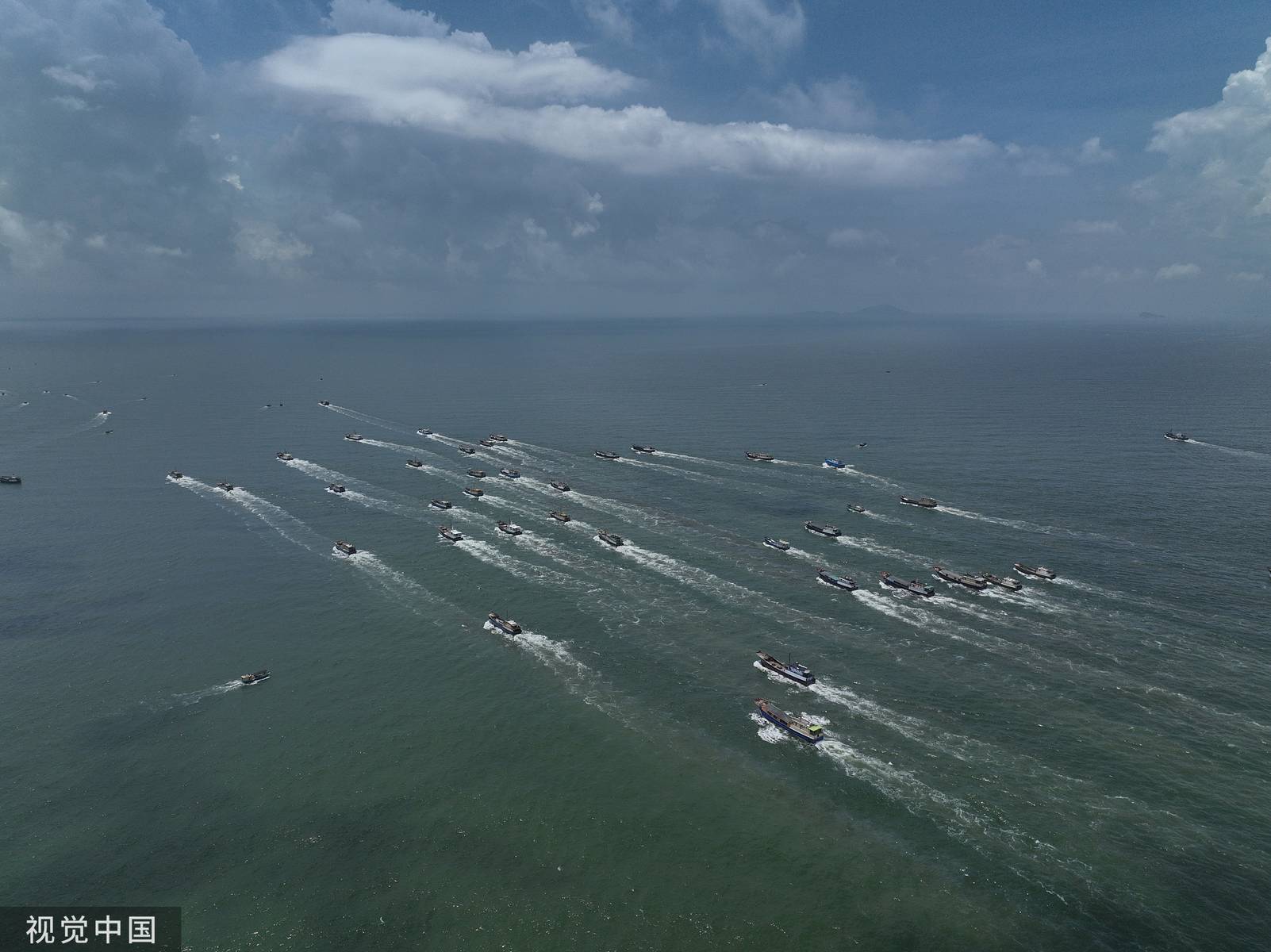 航拍南海开渔壮观场面，千帆竞发，耕海牧渔的壮丽诗篇