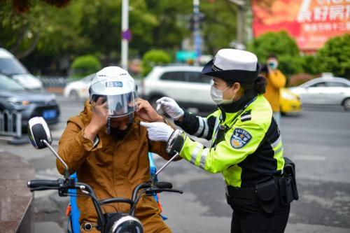 未佩戴安全头盔骑行罚款多少?2025年最新规定一次说清楚 未佩戴安全头盔骑行罚款多少?2025年最新规定一次说清楚