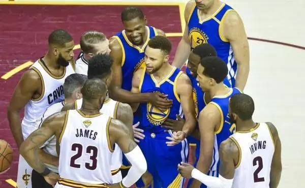 那些年,骑士和勇士打出的神仙打架,一场改写NBA格局的史诗对决 那些年,骑士和勇士打出的神仙打架,一场改写NBA格局的史诗对决