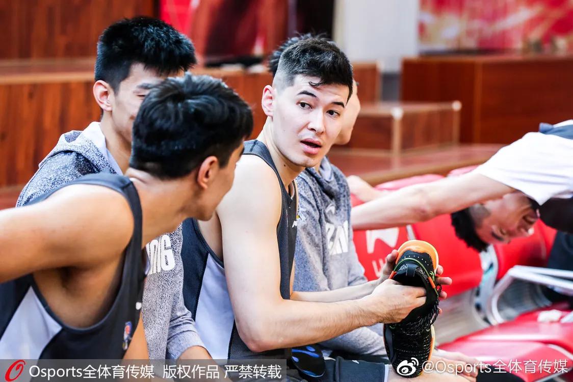 新疆广汇大胜浙江广厦28分，CBA常规赛的一场快打旋风式对决