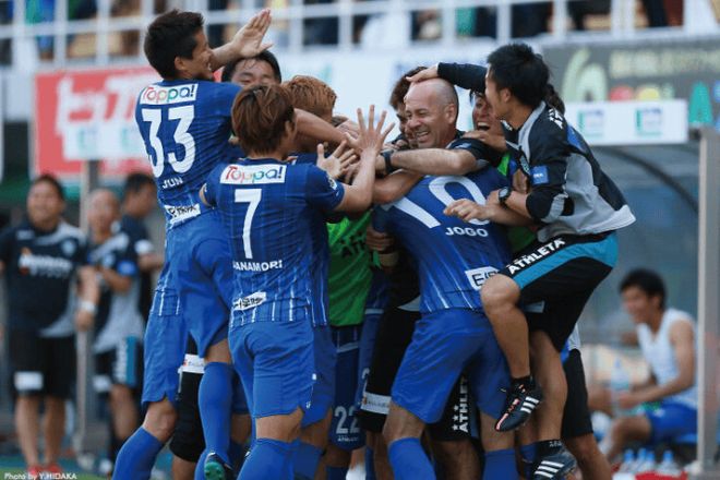 横滨FC vs 福冈黄蜂，一场升班马与老江湖的较量